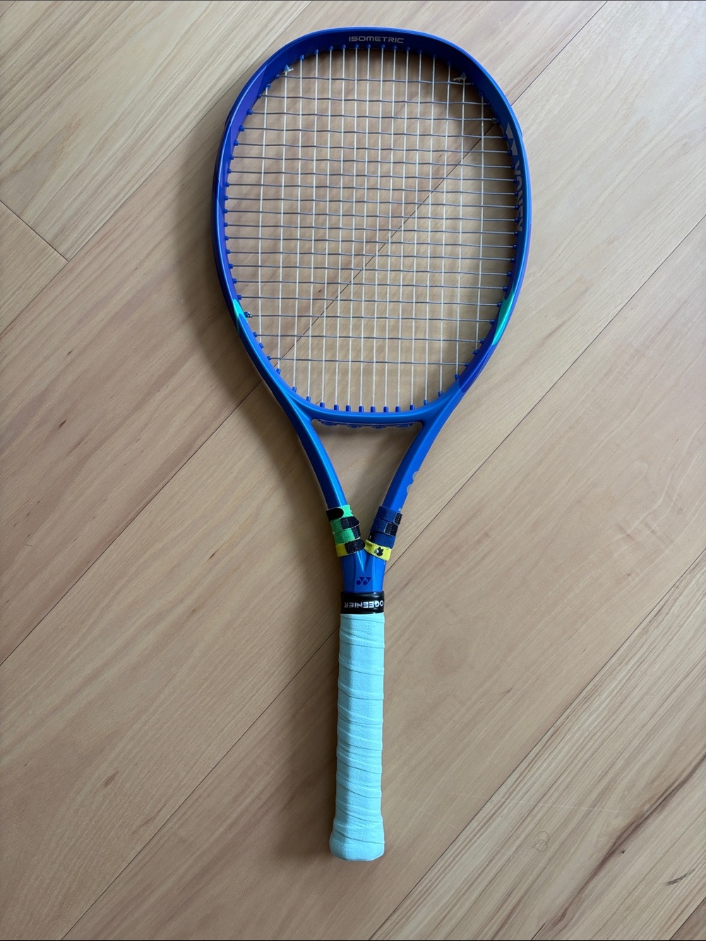 Like NEW Yonex Ezone 98 (2025 model), 4 1/4 (2) grip, hybrid strung - blast blue